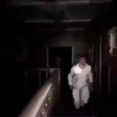 El Beelce jugando un juego de terror