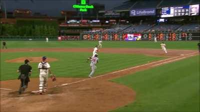 [Highlight] The Nationals score the go-ahead run in very peculiar fashion