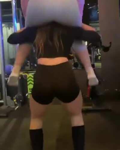 Squatting an unbalanced weight to full depth