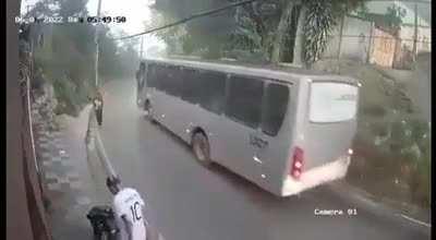 Assaulting a woman in the street