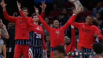 [Highlight] Tari Eason shows hustle to recover the ball then sends it to Jae'Sean Tate who hits a 3 to give the Rockets the lead over the Jazz. This caps off a 16-7 run. This is Tate's first game back from injury after missing the previous 35 games.