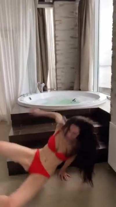WCGW getting out of the tub for the camera