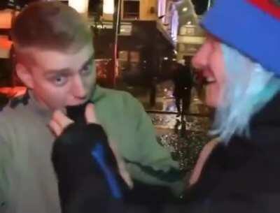 luba em qualquer momento do video