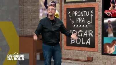 Craque Neto dando a letra