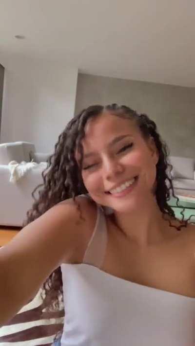 Emily B (@xemily.smilesx)