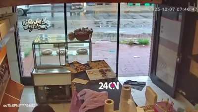 Tres chicas salían de bailar e intentaron robar una panadería, la empleada las puso en fuga y en la huida terminaron detenidas