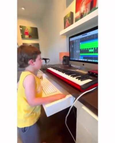 Пацану 5 лет. Ззззависть