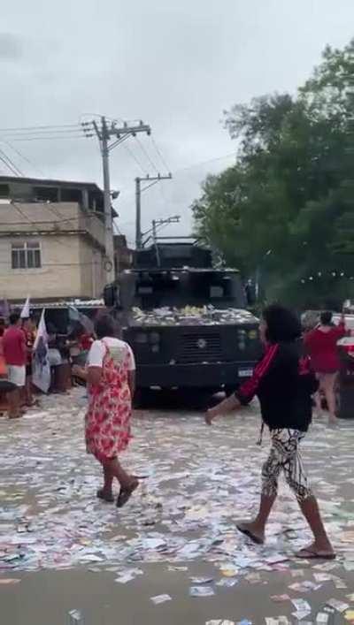 Vila Kennedy, Rio de Janeiro. 25 segundos que ilustram o que é essa cidade.