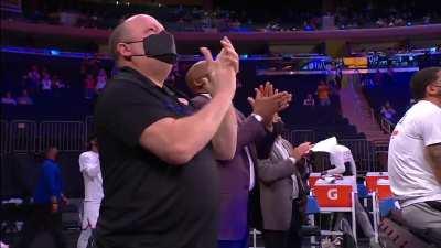 [Highlight] MSG got on its feet to congratulate Mike Breen for being inducted into the Basketball Hall of Fame