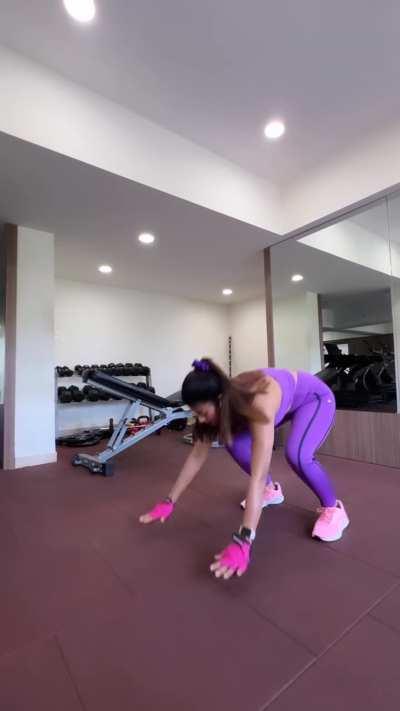 Dhanashree Kadgaonkar showing her fluffy body in gym