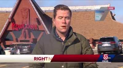 Tragic accident man manages to kill him self from wearing a knife around his neck