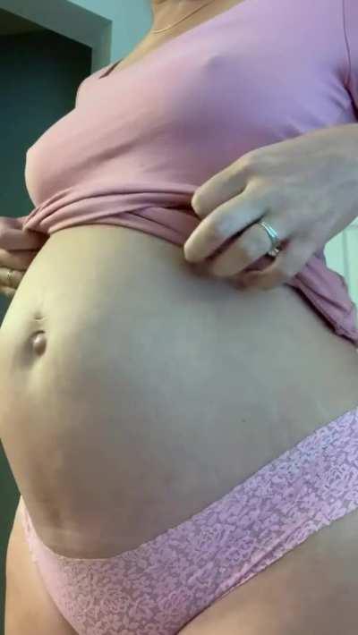 No bra ever for this pregnant momma 😛