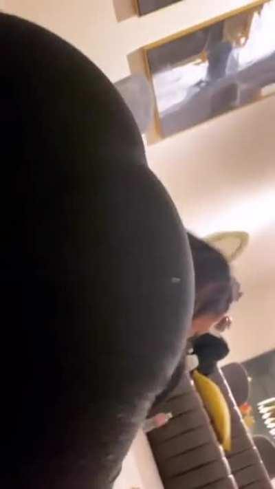 🤤🤤🤤Imaging mommy riding you like this