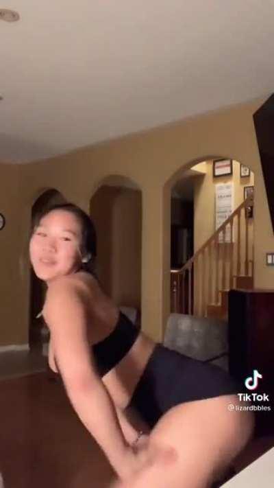 Jiggly asian hip hop dancing
