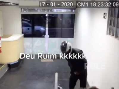 Top piores ideias: assaltar uma academia