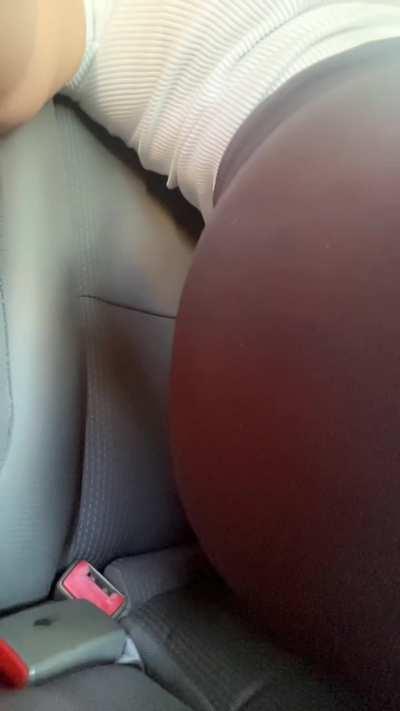 Farts in the taxi 🚕