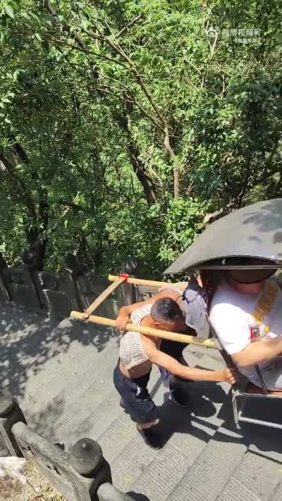 average chynis 皇帝 during famine be like