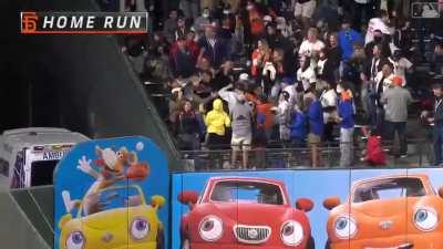 [Highlight] Kris Bryant hits his 2nd home run of the night, going back to back with Brandon Belt to extend the Giants lead