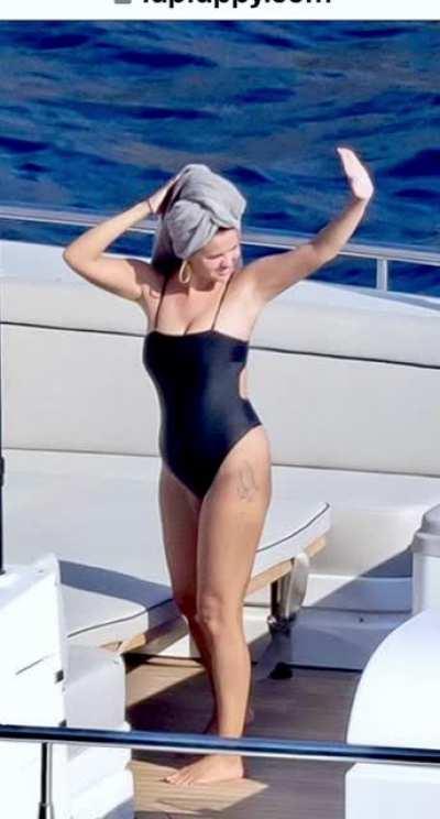 Summer vacation with Selena