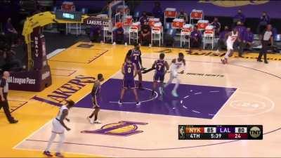 [Highlight] Randle hits the smooth fadeaway