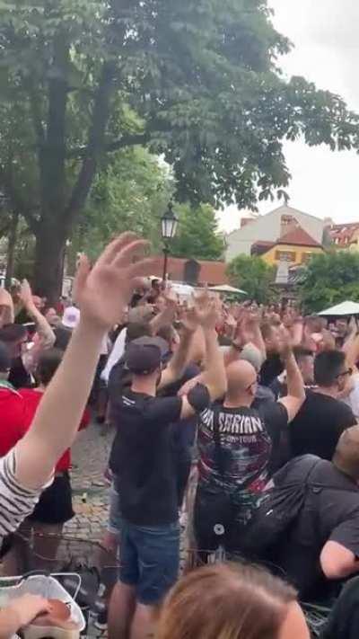 Nyomorék fideszesek így járatnak le minket Németországban..