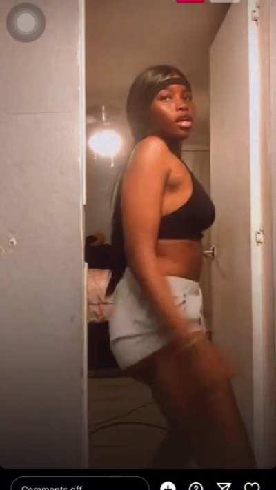 More clips from recent live(This Group really needs to be more active post everything you guys got of here🙄)