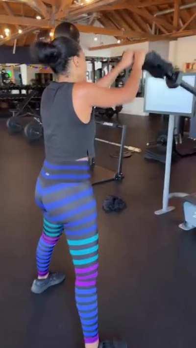 She needs to post more videos like this, she knows what she doing