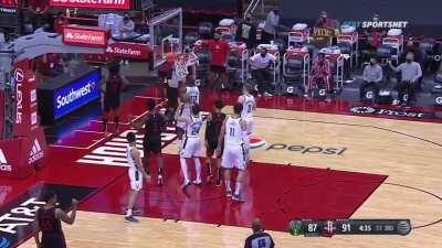 [Highlight] Kevin Porter Jr with the Eurostep into the tough And1 to give him 29 in the third