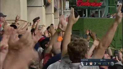 [Highlight] [Highlight] Altuve with his 16th HR of the year to tie a MLB record: Astros with 2+ HRs in now 10 straight games (tied with 2019 Orioles)