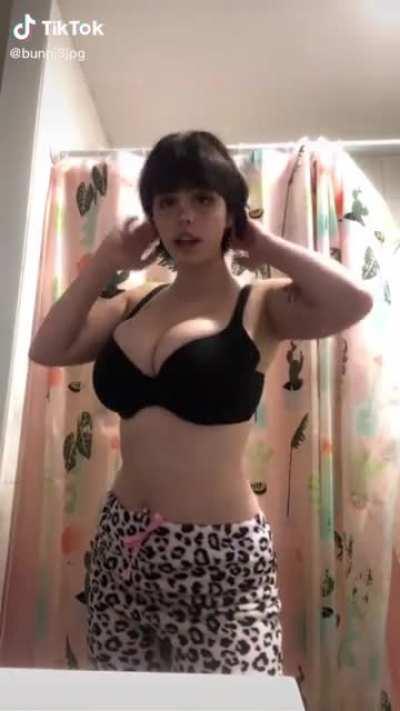 (bunni3jpg) big boobs