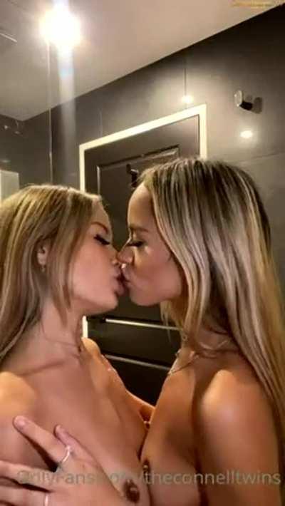 TWINS👭 GIRLS✌️✌️🔥 Links in comments 👇🏻🔥