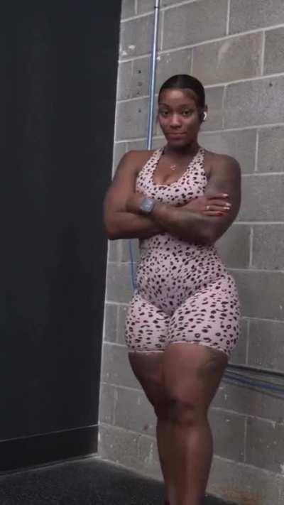 Jazmen Walker (@_fiitjazz)