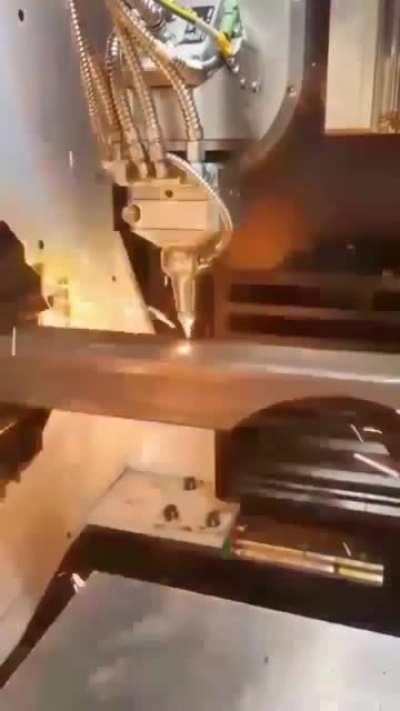 Automatic laser steel cutting.