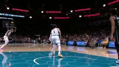 [Highlight] Bridges beats the buzzer from deep to give the Nets 42 points in the first quarter