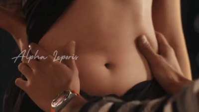 Mrinalini Ravi : Play with her sexy Iduppu