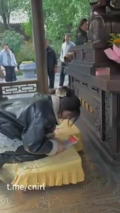 陕西西安市，大兴善寺，五毛钱的香许五十万的愿，菩萨太难了