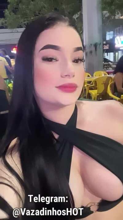 Alguém sabe o nome dela?