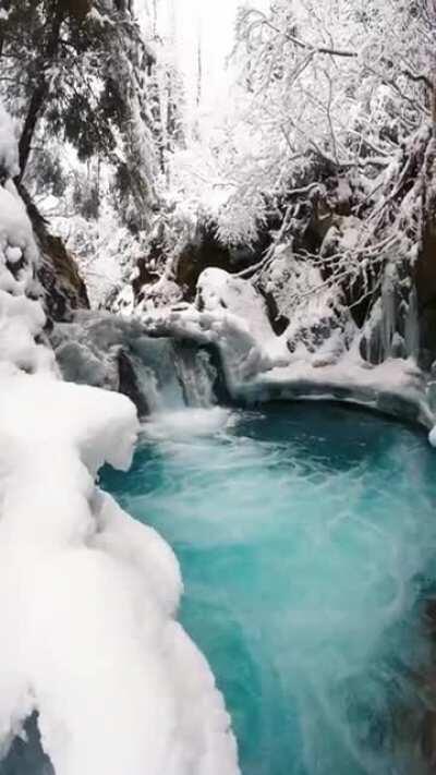 🔥 This Icy River in Alaska (credit: John Derting)