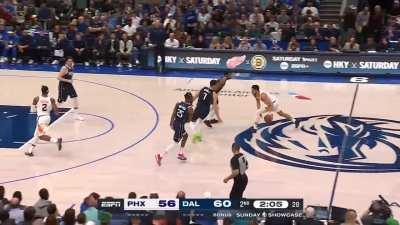 [Highlight] Kyrie Irving with a violent foul on Devin Booker in transition