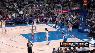 [Highlight] Luka is all smiles after finding Porzingis in the lane for the slam