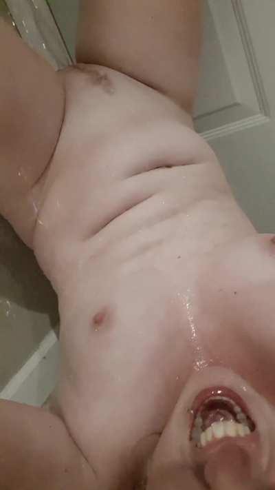 Dirty woman sprays piss all over her face