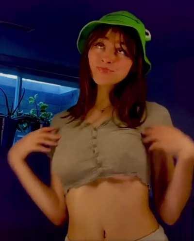 Made a slow-mo loop of Zozo shaking her tits