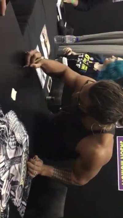 Jason Mamoa signing my Aquaman canvas today