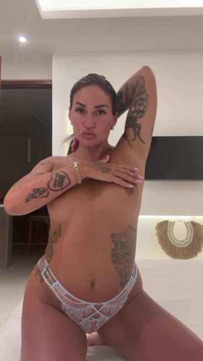 i don’t know who needs to see this but here’s my milf tittties