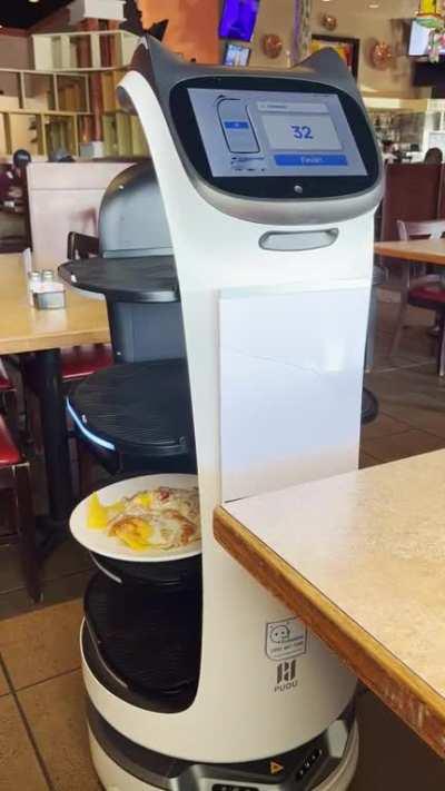 Robot server’s 1st day at my local Mexican restaurant