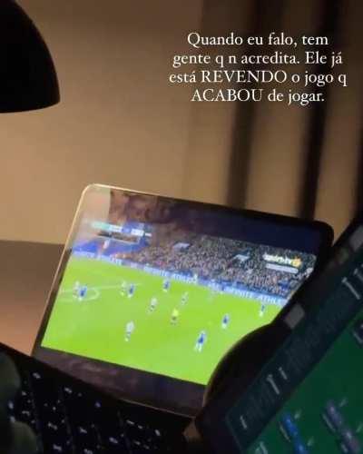 Thiago Silva revendo o jogo e batendo aquele FM  me pegou demais. 