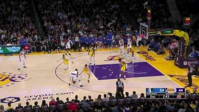 [Highlight] Kyrie sees Reaves on him and signals to Grant 