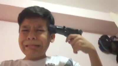 Hitler cuando vio que la operación Barbarroja fue un fracaso, aquí podemos ver una interpretación fiel al personaje