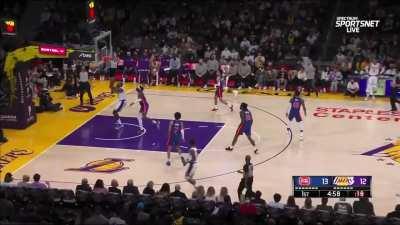 [Highlight] Lebron James Half-Court Pass to DeAndre Jordan for the Easy Two