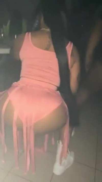 Fever 😵🍑(@laudacieuse_)